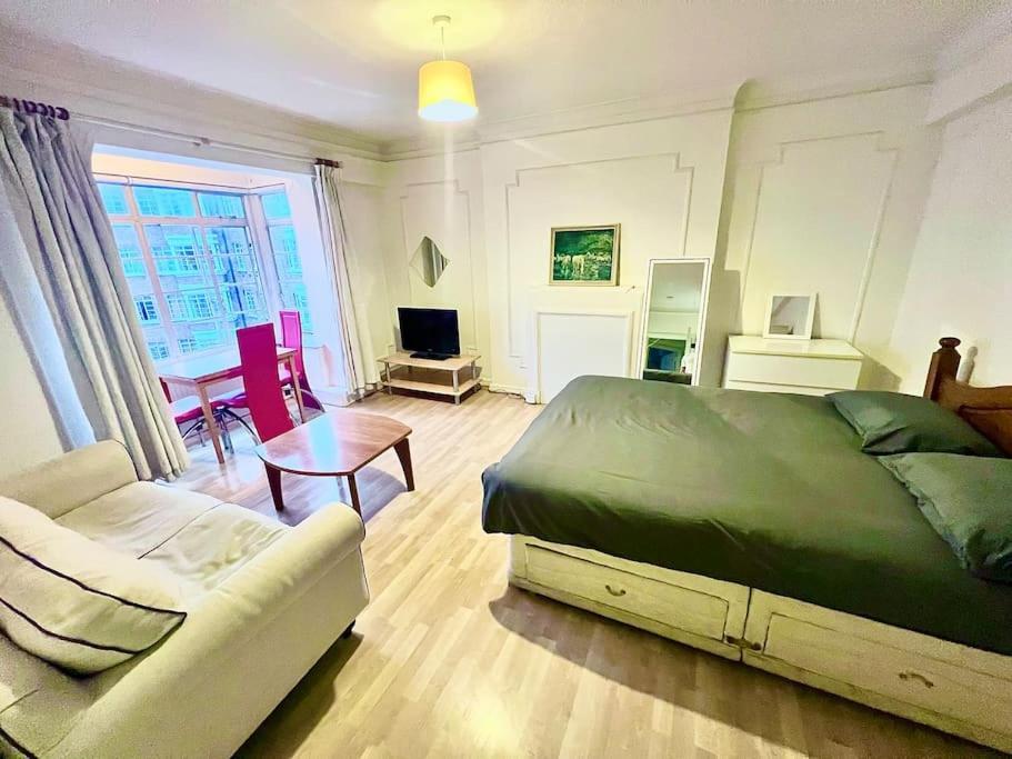 King-Sized Studio, 6Th Floor + Lift, Regent'S Park Londra Esterno foto